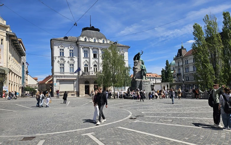 Slovenia's stock market declines in week ended Sept 25
